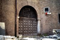 Click to see big picture (700x467 pixels; 107 KB)