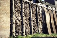 Click to see big picture (700x467 pixels; 139 KB)