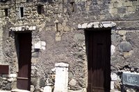 Click to see big picture (700x467 pixels; 123 KB)