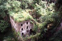 Click to see big picture (700x467 pixels; 125 KB)